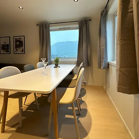 Med 5 Soverom - Montis 特罗姆瑟